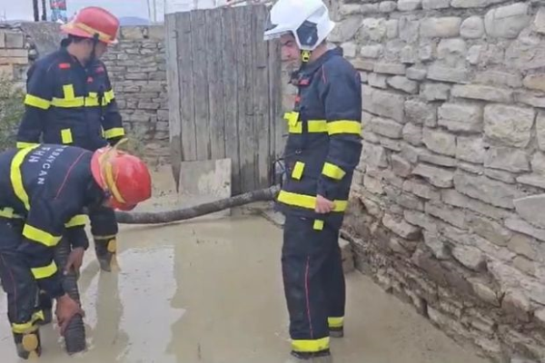 Xızıda evləri su basıb